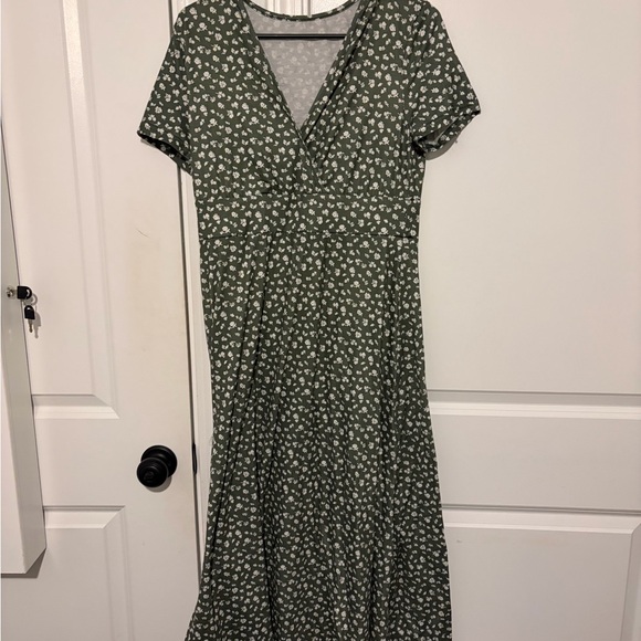 SHEIN Dresses & Skirts - SHEIN Green Floral Midi Dress